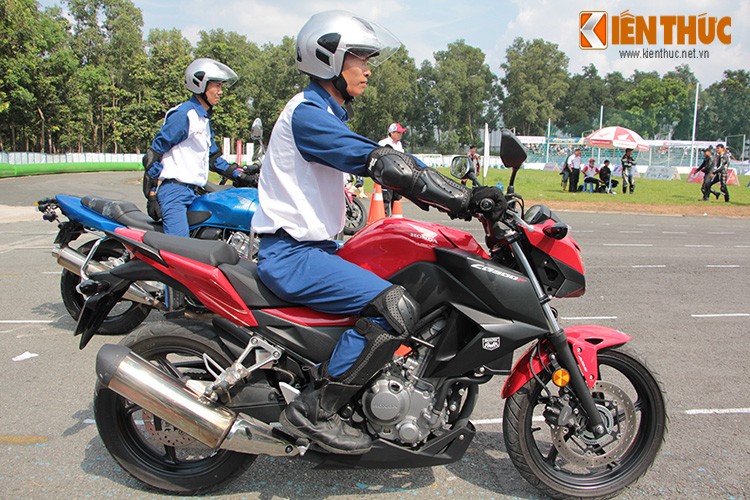Dien kien moto PKL Honda CB300F gia 80 trieu tai Viet Nam-Hinh-15